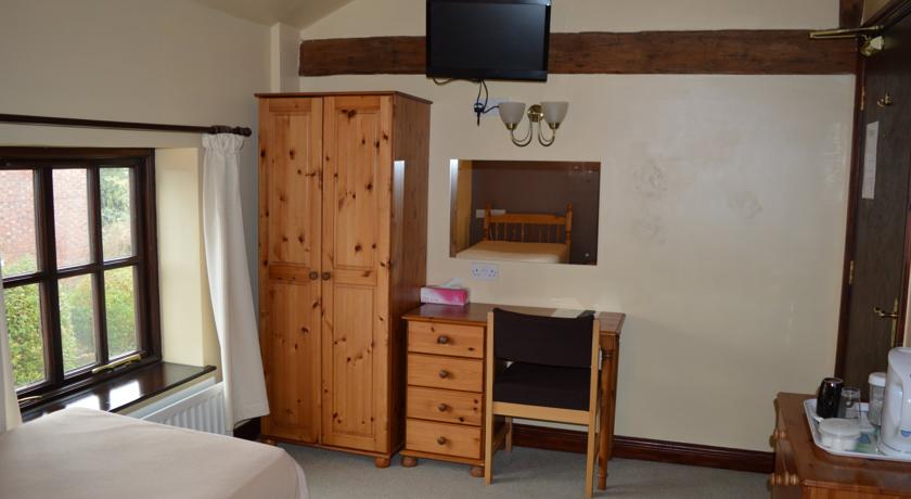 Hopley house bedroom